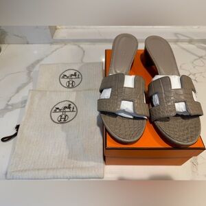 Hermes Oasis Custom Alligator Sandals Size 41.5